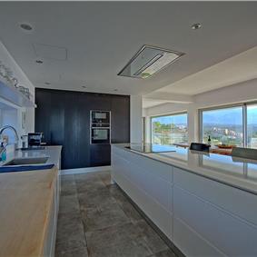 5 bedroom luxury villa with infinity pool, sea views and tennis court near Chania, sleeps 10